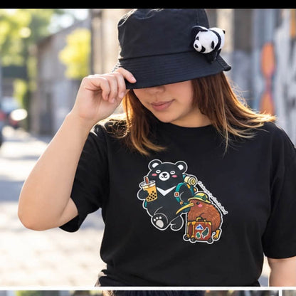 【第一批預購】B款｜台灣黑熊 × Kiwi旅行趣 成人T-shirt
